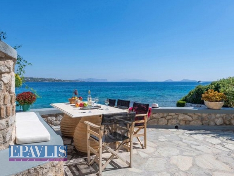 1074639, (For Sale) Residential Villa || Piraias/Spetses - 300 Sq.m, 8 Bedrooms, 3.400.000€