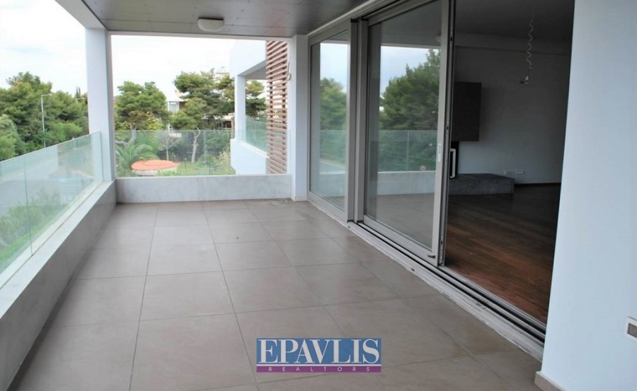 1477591, (For Sale) Residential Apartment || Athens South/Glyfada - 116 Sq.m, 2 Bedrooms, 635.000€