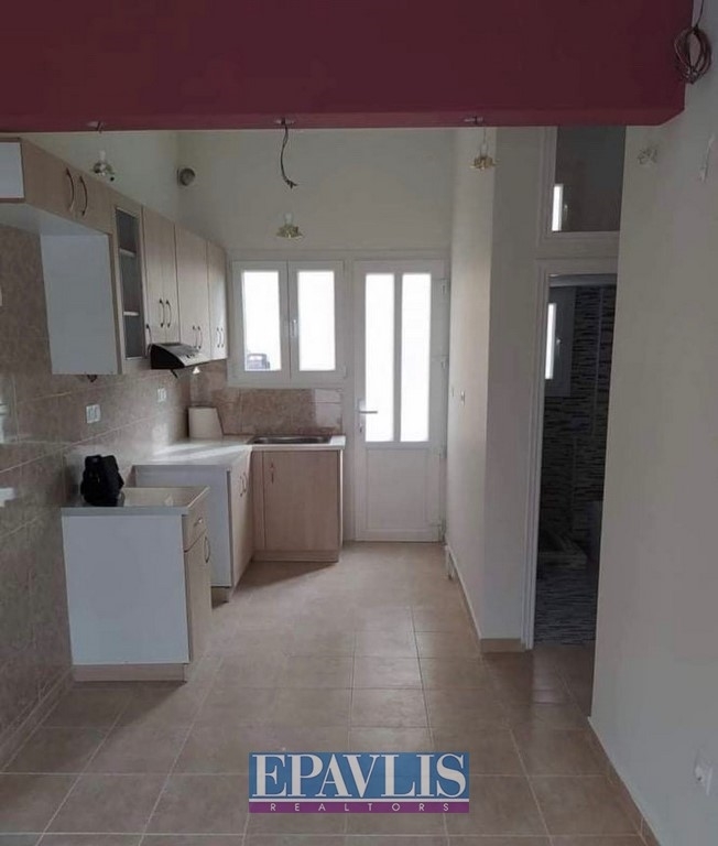 1305731, (For Sale) Residential Floor apartment || Athens Center/Vyronas - 70 Sq.m, 2 Bedrooms, 150.000€