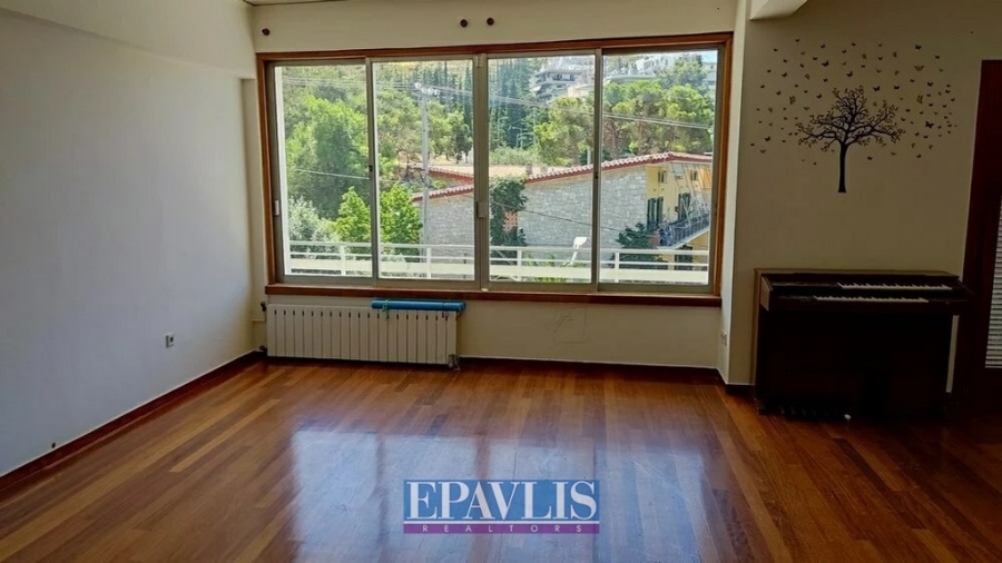 1532127, (For Sale) Residential Floor apartment || Athens Center/Vyronas - 158 Sq.m, 3 Bedrooms, 250.000€