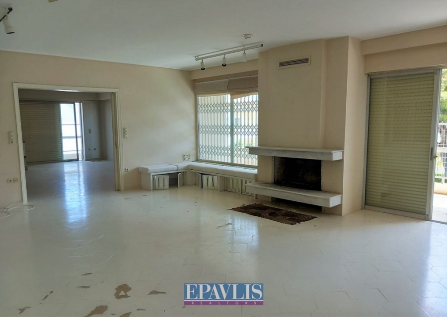 1538995, (For Sale) Residential Floor apartment || Athens North/Agia Paraskevi - 247 Sq.m, 4 Bedrooms, 650.000€