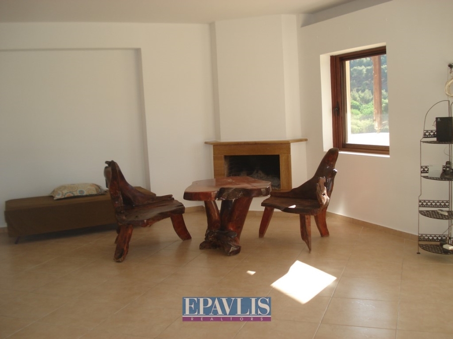 1586589, (For Sale) Residential Detached house || East Attica/Markopoulo Mesogaias - 300 Sq.m, 2 Bedrooms, 600.000€