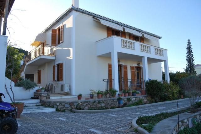 47432, (For Sale) Residential apartment complex || Piraias/Spetses - 660 Sq.m, 2.400.000€