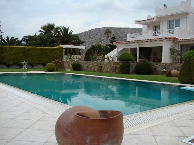 69910, (For Rent) Residential Detached house || East Attica/Saronida - 240Sq.m, 5Bedrooms, 3.500€