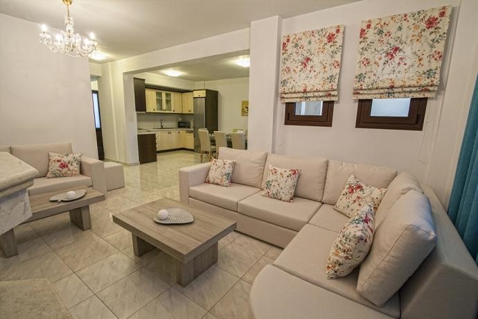 925873, (For Sale) Residential Apartment || Lasithi/Ierapetra - 164 Sq.m, 3 Bedrooms, 270.000€